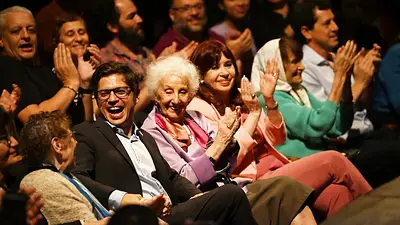 En medio de la interna, Axel Kicillof y Cristina Kirchner celebraron con Abuelas de Plaza de Mayo En medio de la interna, Axel Kicillof y Cristina Kirchner celebraron con Abuelas de Plaza de Mayo
