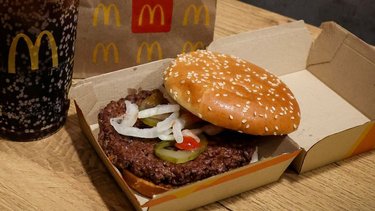 Demandan a McDonald's por un brote de E. coli en Colorado