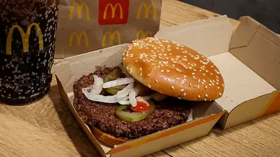 Demandan a McDonald's por un brote de E. coli en Colorado Demandan a McDonald's por un brote de E. coli en Colorado