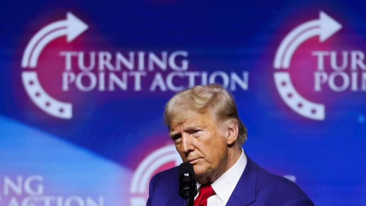 Apoyo a Trump crece entre hombres latinos, Harris sube entre mujeres blancas: sondeos Reuters/Ipsos
