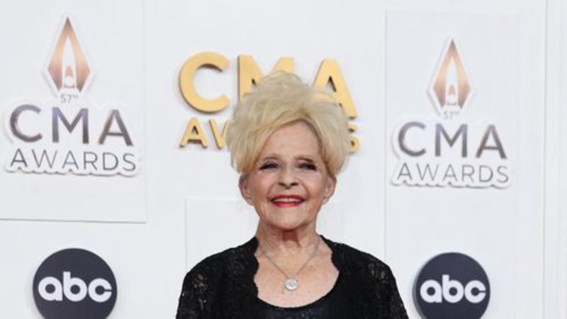 Universal Music lanza una versión en español con inteligencia artificial de un éxito de Brenda Lee