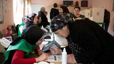 Georgia enfrenta un futuro incierto mientras todos los bandos reclaman la victoria electoral Georgia enfrenta un futuro incierto mientras todos los bandos reclaman la victoria electoral