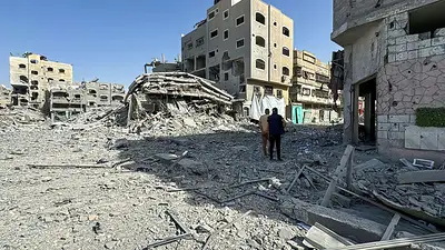 Ataques israelíes matan a decenas de personas en Gaza, se reanudan conversaciones d alto el fuego Ataques israelíes matan a decenas de personas en Gaza, se reanudan conversaciones d alto el fuego