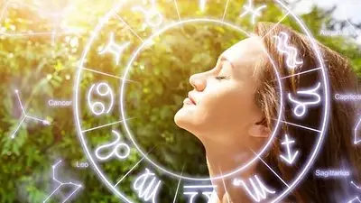 Mujer con signos zodiacales Mujer con signos zodiacales