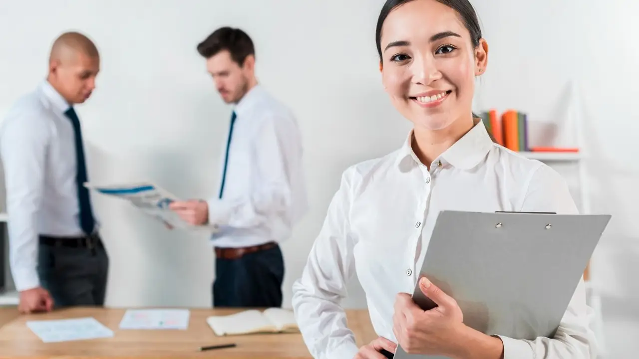 Personas trabajando.