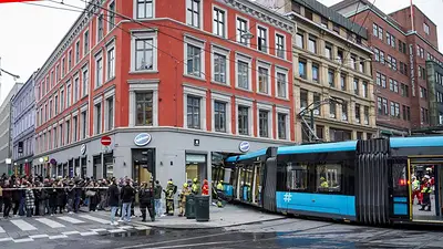 Un tranvía choca contra una tienda en el centro de Oslo y deja cuatro heridos Un tranvía choca contra una tienda en el centro de Oslo y deja cuatro heridos