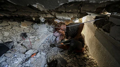 Mientras Israel ataca el norte de Gaza, los palestinos cavan en busca de muertos y supervivientes Mientras Israel ataca el norte de Gaza, los palestinos cavan en busca de muertos y supervivientes
