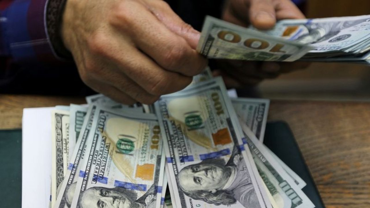 Peso colombiano cierra a su menor nivel desde finales de mayo de 2023
