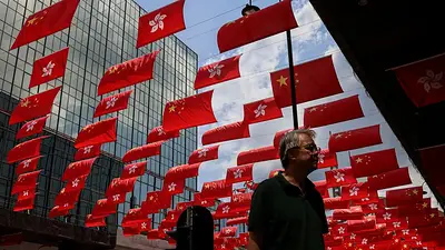 China celebra la ceremonia del Día Nacional en aguas de un atolón reclamado por Filipinas China celebra la ceremonia del Día Nacional en aguas de un atolón reclamado por Filipinas
