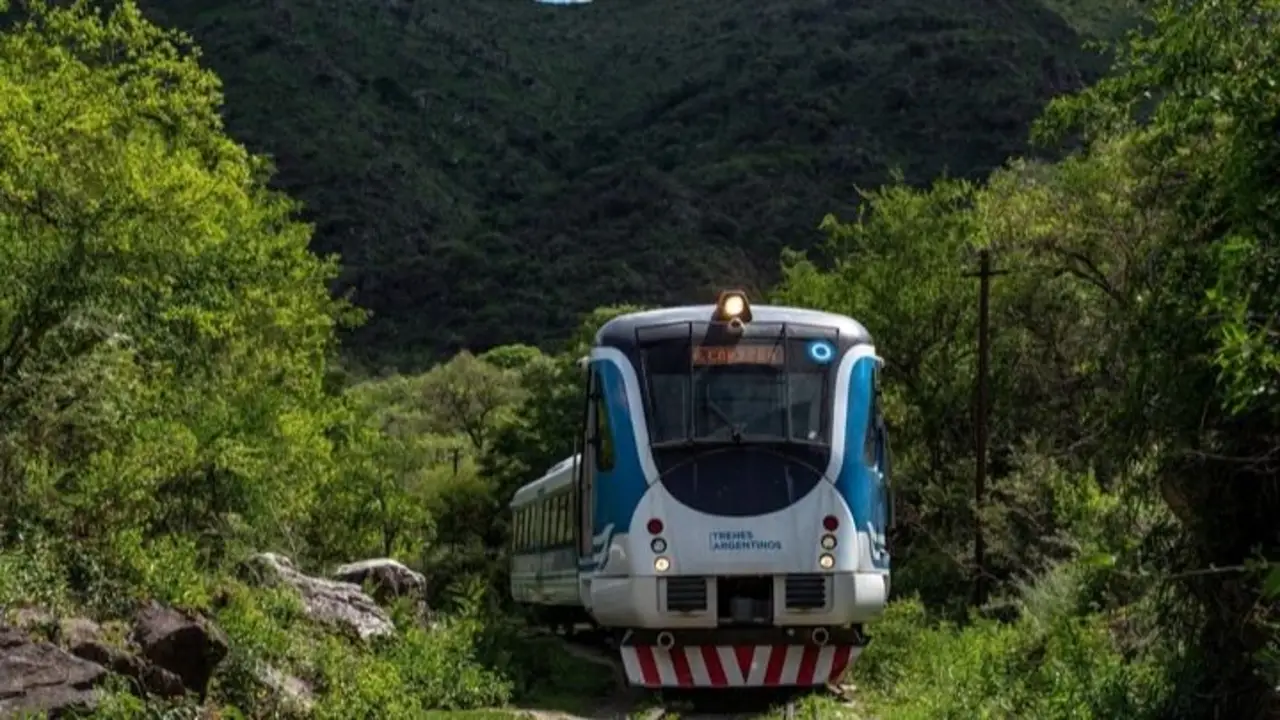 Cuál es el tren que es parecido al tren de las nubes pero mucho más barato. Tren de las Sierras en Córdoba. Cuánto sale el tren de las sierras en Córdoba.