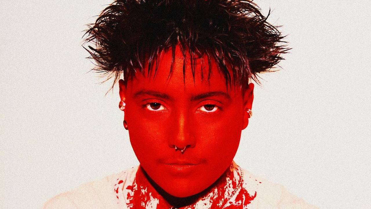 “Renacer en rojo”: Meien y el disco que lo acompañó en su transición.