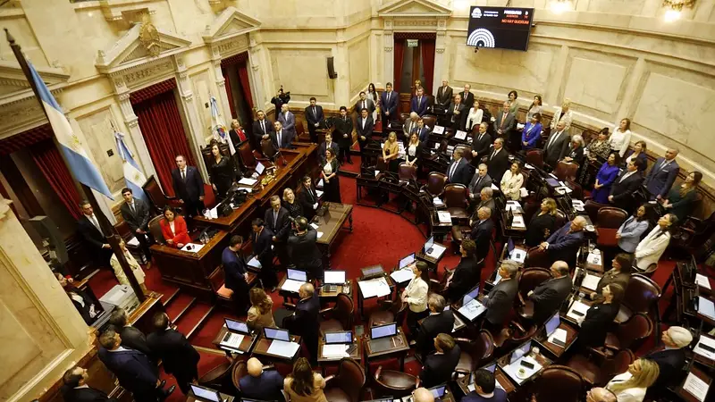 Con los mercados en contra y bajo la mira de EEUU, Milei suma otra derrota en el Senado: le rechazaron los vetos a universidades y Garrahan Con los mercados en contra y bajo la mira de EEUU, Milei suma otra derrota en el Senado: le rechazaron los vetos a universidades y Garrahan