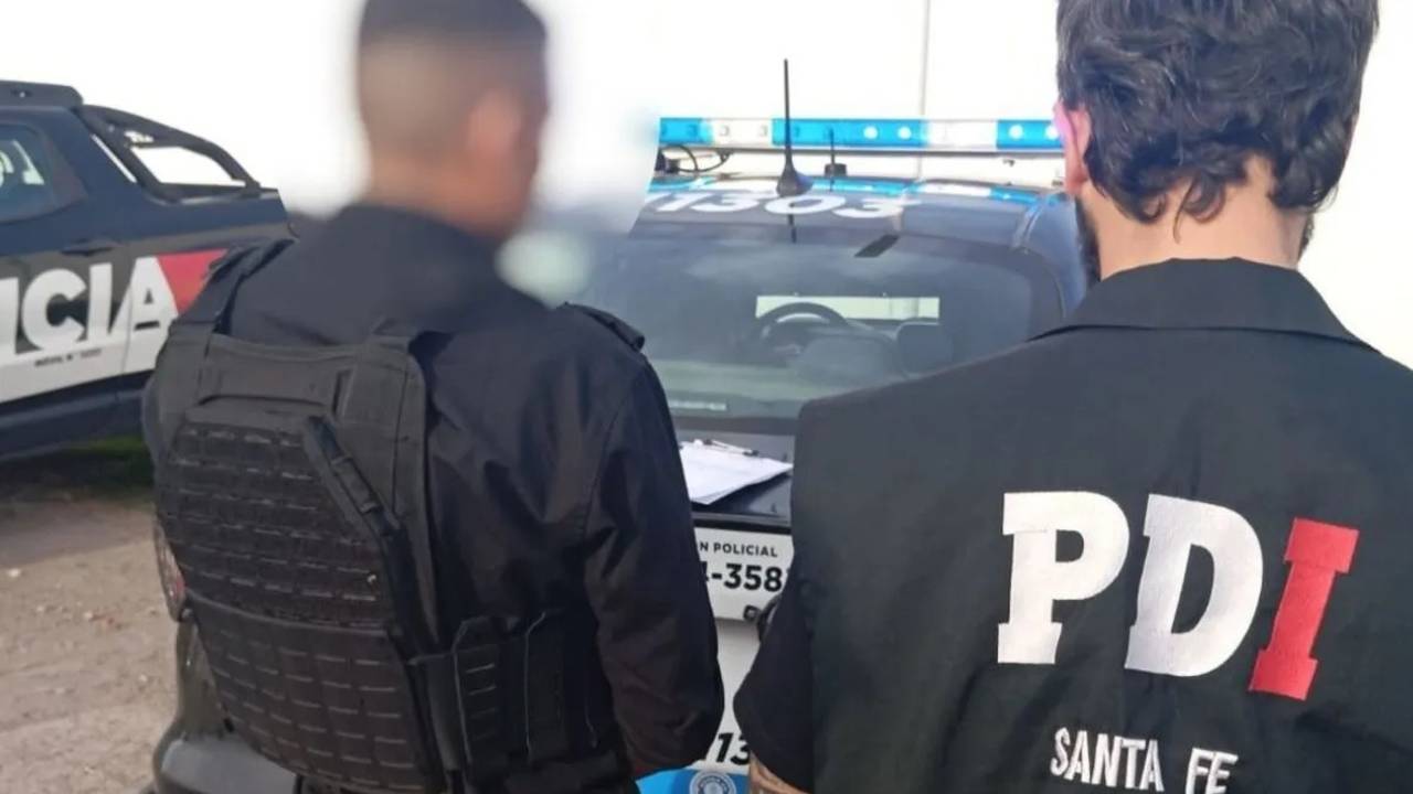 Santa Fe: detuvieron a dos policías por simular un allanamiento y robar $18 millones en Granadero Baigorria