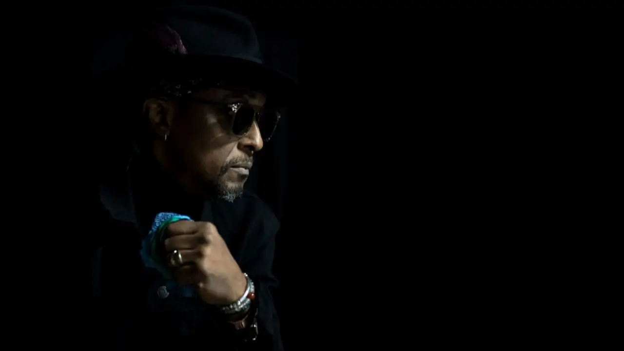 Cómo fue el show de Bernard Fowler. 