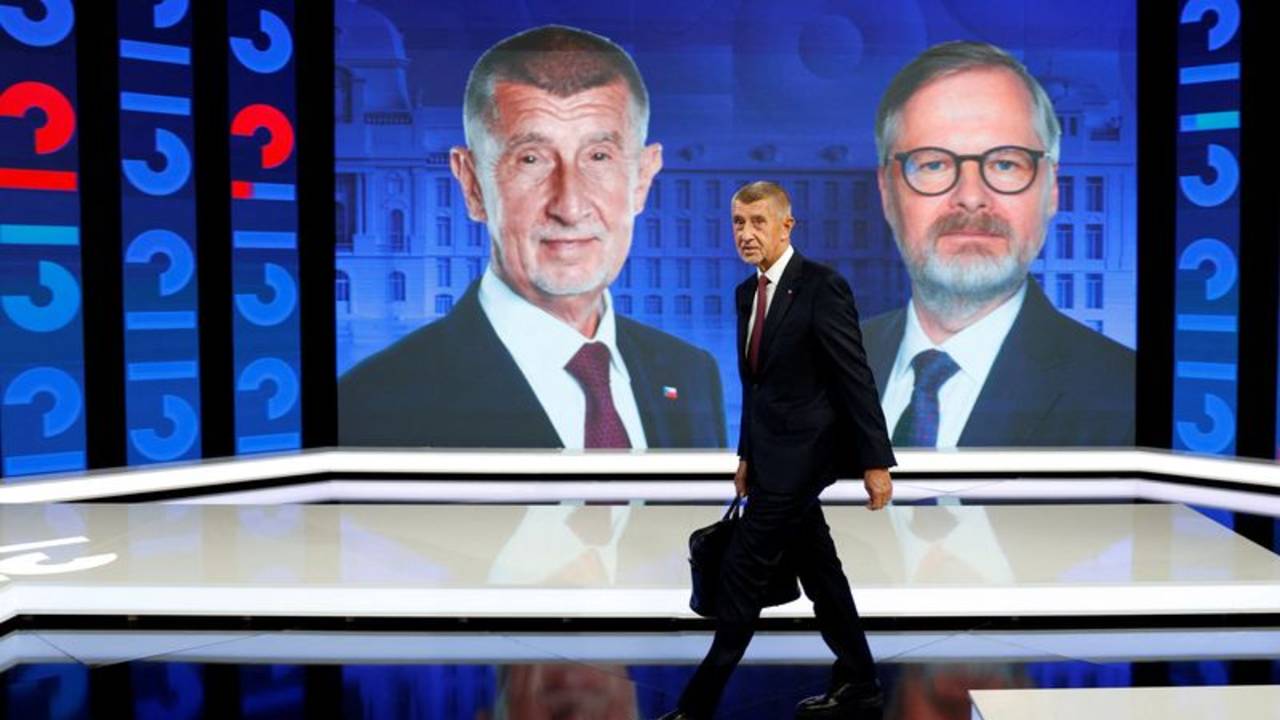 Los checos votan mientras el candidato Babis promete grandes gastos y menos apoyo a Ucrania