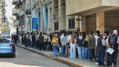Crece el deseo de irse de Argentina: pedidos récord de ciudadanía en Rosario Crece el deseo de irse de Argentina: pedidos récord de ciudadanía en Rosario