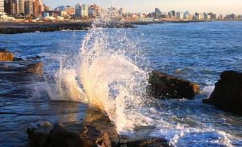 Instalan el dispositivo para generar electricidad con las olas  | Obra pública