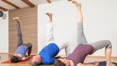 Mejor que nadar y pilates: el ejercicio que los mayores de 65 eligen para aliviar los dolores articulares