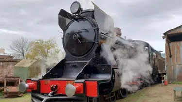 Tiene casi 100 años: una histórica locomotora a vapor volvió a funcionar en Buenos Aires y enamoró a todos