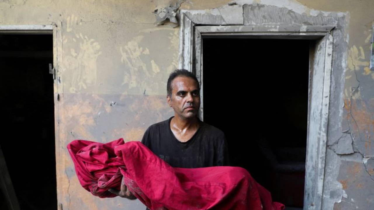 Israel sigue bombardeando Gaza y matando palestinos, mientras se preparan las negociaciones en Egipto