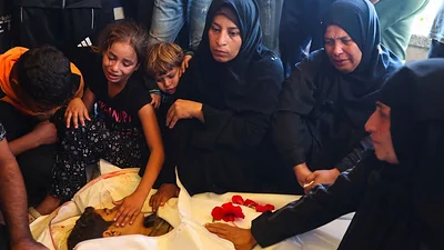 Israel ataca Gaza mientras los palestinos depositan esperanzas en el plan de Trump Israel ataca Gaza mientras los palestinos depositan esperanzas en el plan de Trump