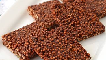 Receta de barrita de quinoa inflada sin horno y con chocolate