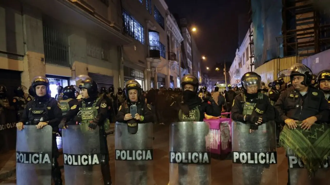 Transportistas bloquean vías en Lima en protesta contra alza del crimen y extorsiones en Perú