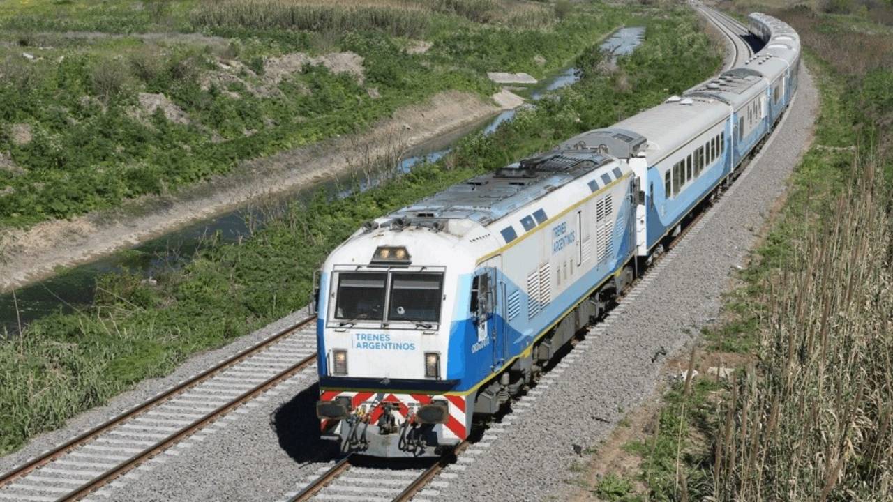 Denuncian destrucción del sistema ferroviario: Rosario perdió las conexiones con Córdoba y Tucumán