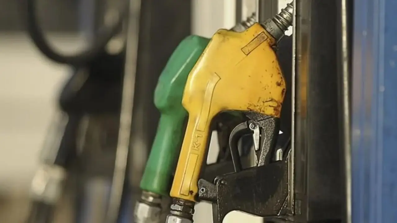 El Gobierno posterga la actualización de impuestos sobre los combustibles