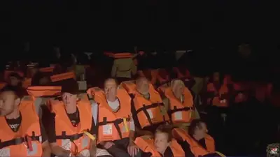 La flotilla de ayuda a Gaza dice que las fuerzas israelíes interceptaron sus barcos La flotilla de ayuda a Gaza dice que las fuerzas israelíes interceptaron sus barcos