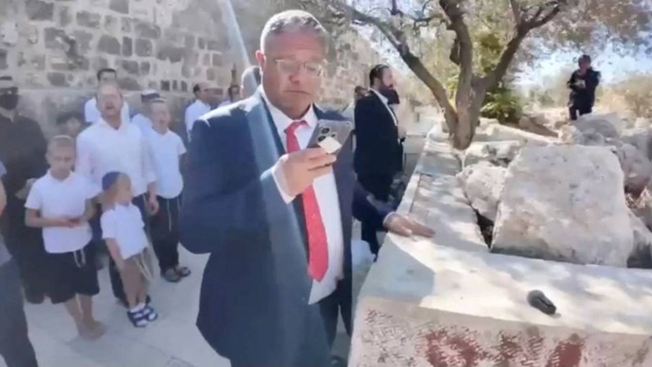 Ministro de extrema derecha de Israel pide "victoria total" en Gaza, mientras se negocia en Egipto