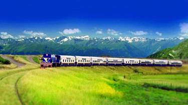 Funciona hasta las 5 de la mañana y recorre paisajes de ensueño: el tren que ofrece comida regional y una aventura inusual
