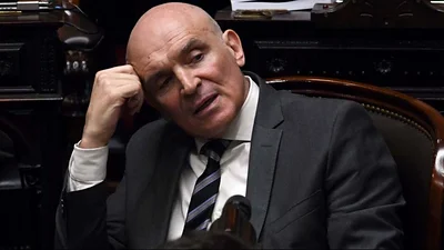 Espert pidió licencia en Diputados hasta diciembre, tras bajar su candidatura Espert pidió licencia en Diputados hasta diciembre, tras bajar su candidatura