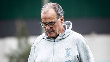 Por una decisión de Marcelo Bielsa: la dura sanción económica para Uruguay