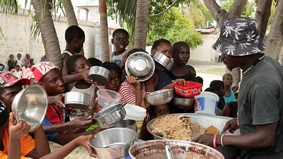 Niños haitianos desplazados por la violencia casi se duplican en un año, según UNICEF Niños haitianos desplazados por la violencia casi se duplican en un año, según UNICEF