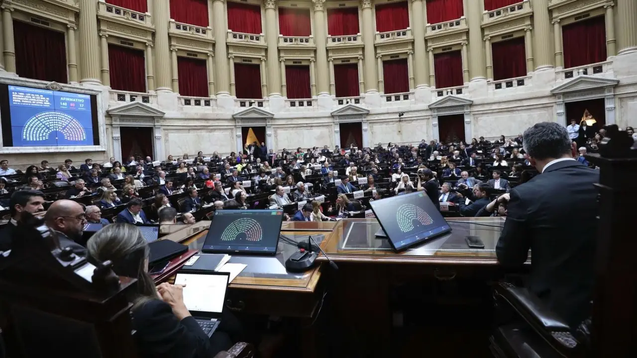 Dos gobernadores le dieron a Milei y a LLA la primera minoría en Diputados