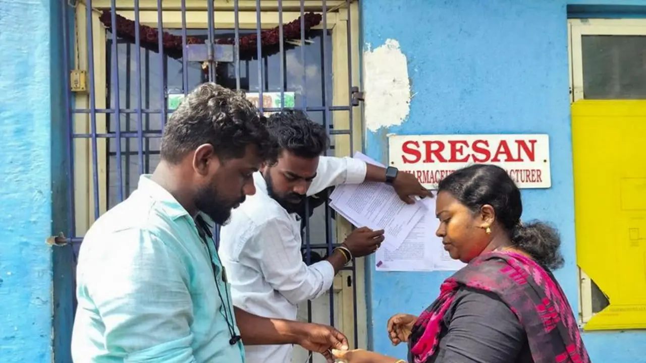 La policía india detiene al propietario de una empresa de jarabes vinculada a la muerte de 17 niños