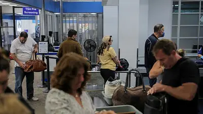 Los pasajeros aéreos reconsideran sus planes tras el cierre de la Administración de EEUU Los pasajeros aéreos reconsideran sus planes tras el cierre de la Administración de EEUU