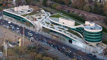 Una terraza pública gigante: así es el parque de 4.000 m² y triple altura de Palermo