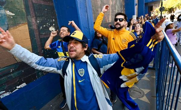 A puro color y amor, el fútbol argentino despidió a Miguel Ángel Russo