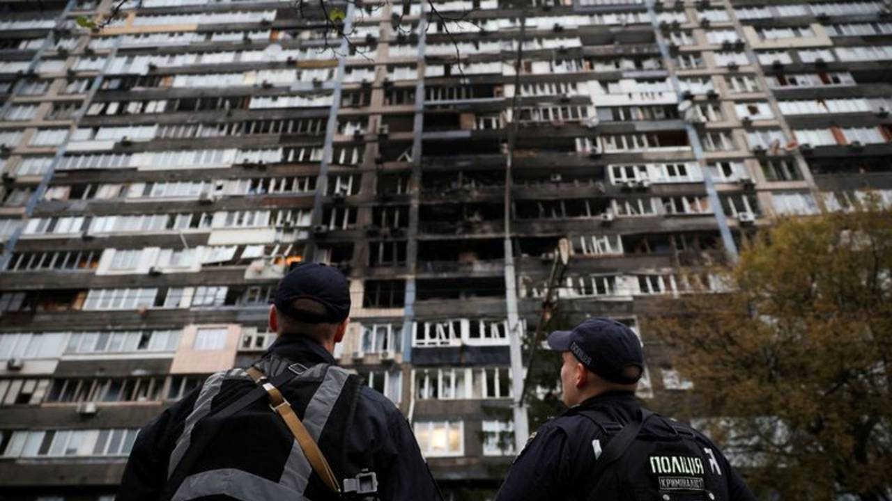 Rusia ataca a gran escala viviendas e instalaciones energéticas de Kiev