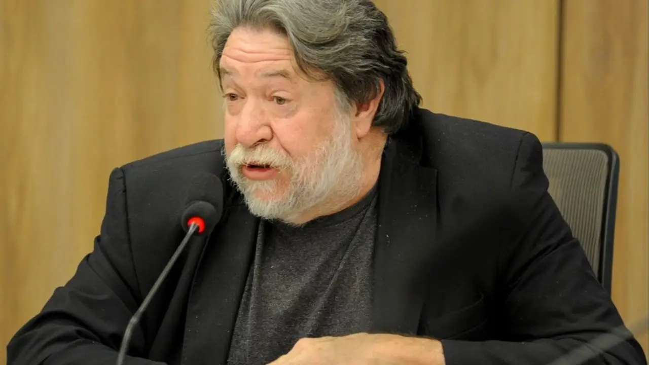 Lozano denuncia una “avanzada colonial” de EE.UU. y llama a una rebelión electoral contra Milei