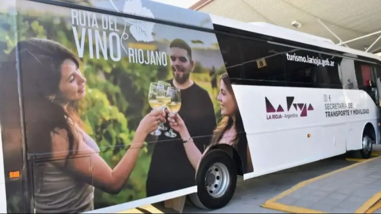 Bus Turístico de La Rioja: un viaje que impulsa el federalismo entre viñedos, sabores y naturaleza