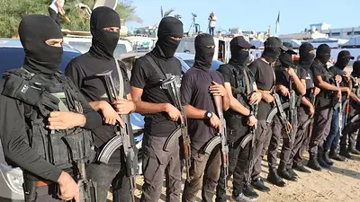 Hamás despliega combatientes durante la liberación de rehenes como muestra de fuerza Hamás despliega combatientes durante la liberación de rehenes como muestra de fuerza