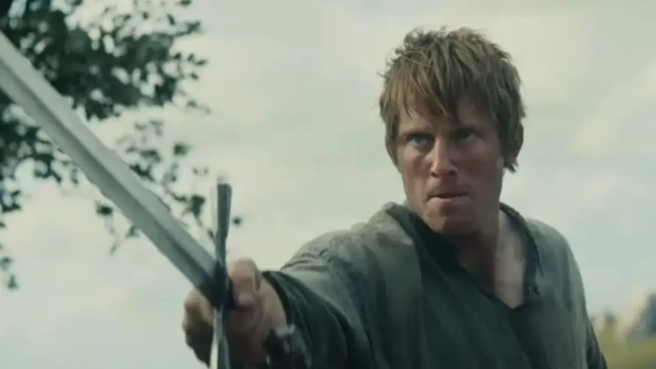 Actor sostiene una espada para serie de HBO Max