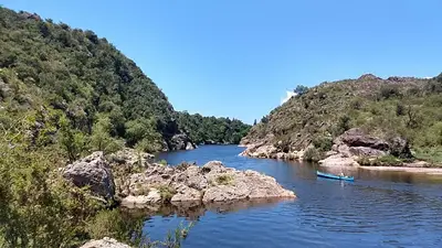 La playa escondida en Cordoba que tiene aguas cristalinas y solo se llega caminando La playa escondida en Cordoba que tiene aguas cristalinas y solo se llega caminando