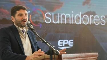 "Pullaro pasó la motosierra de Milei por Santa Fe": denuncian aumentos desmedidos y facturas confusas de luz