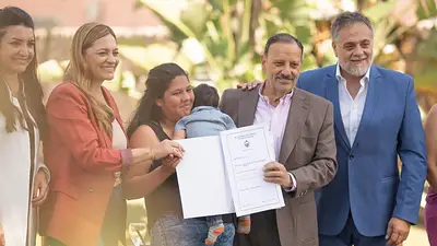 El sueño de la casa propia: Quintela entregó escrituras gratuitas a familias riojanas y reivindicó la presencia estatal El sueño de la casa propia: Quintela entregó escrituras gratuitas a familias riojanas y reivindicó la presencia estatal