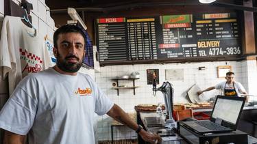 Empezó siendo un puesto callejero y terminó haciendo la pizza favorita de Frank Sinatra: Angelín, la pizzería de Villa Crespo de 1938