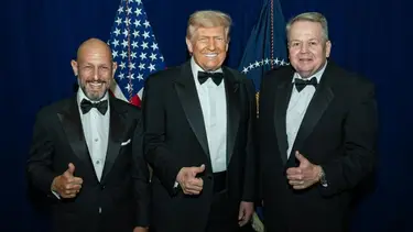 La operación a dos bandas de Barry Bennett, el jefe político que Trump le puso a Milei